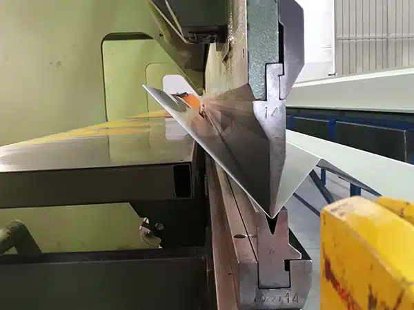 Lavorazione-profilati-metallici-Parma